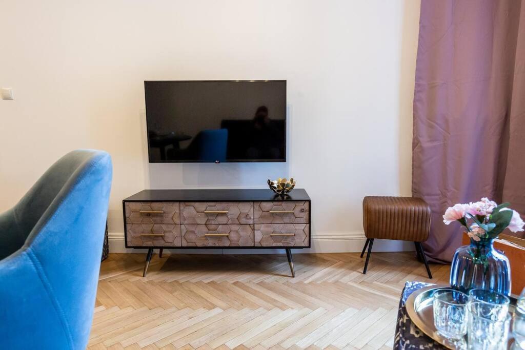 Modern, Elegant In The Heart Of Warsaw. Апартаменти