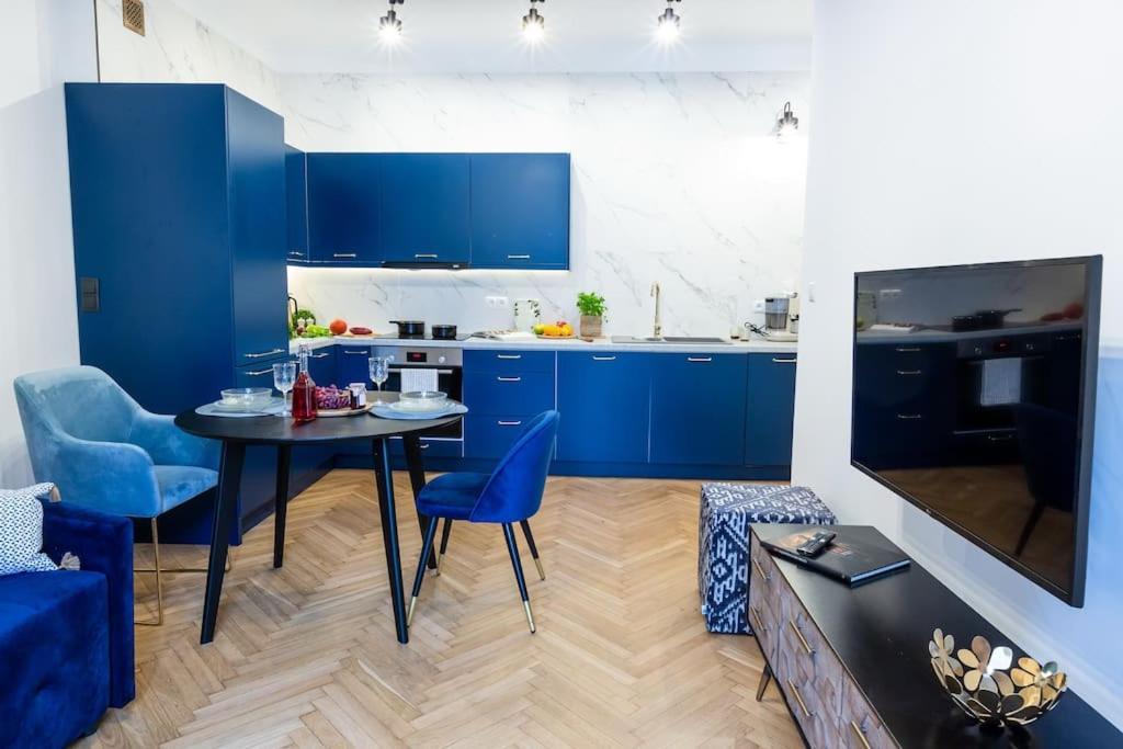 Modern, Elegant In The Heart Of Warsaw. Апартаменти *
